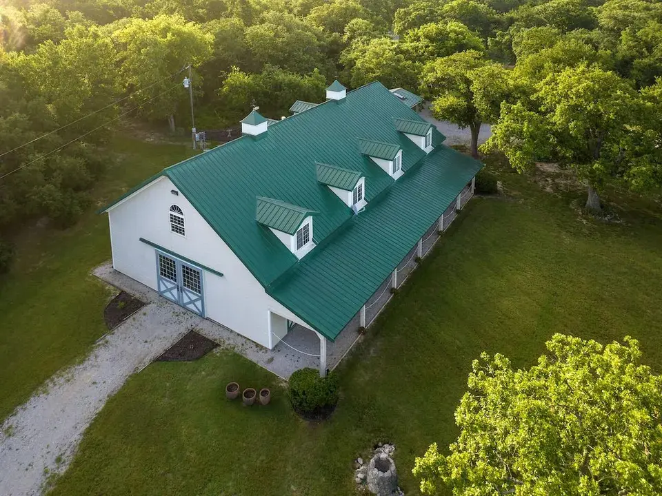 The property also includes a 2,800-square-foot “barndominium,” built in 2001, that combines guest accommodations with working ranch facilities. (Photo by Hortenstine Ranch Company)