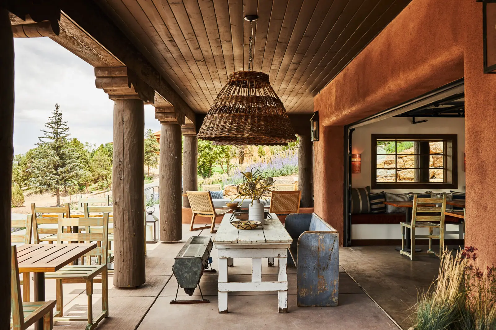 Enjoy a casual breakfast al fresco at Two Dogs Cafe. (Photo by Auberge Collection)