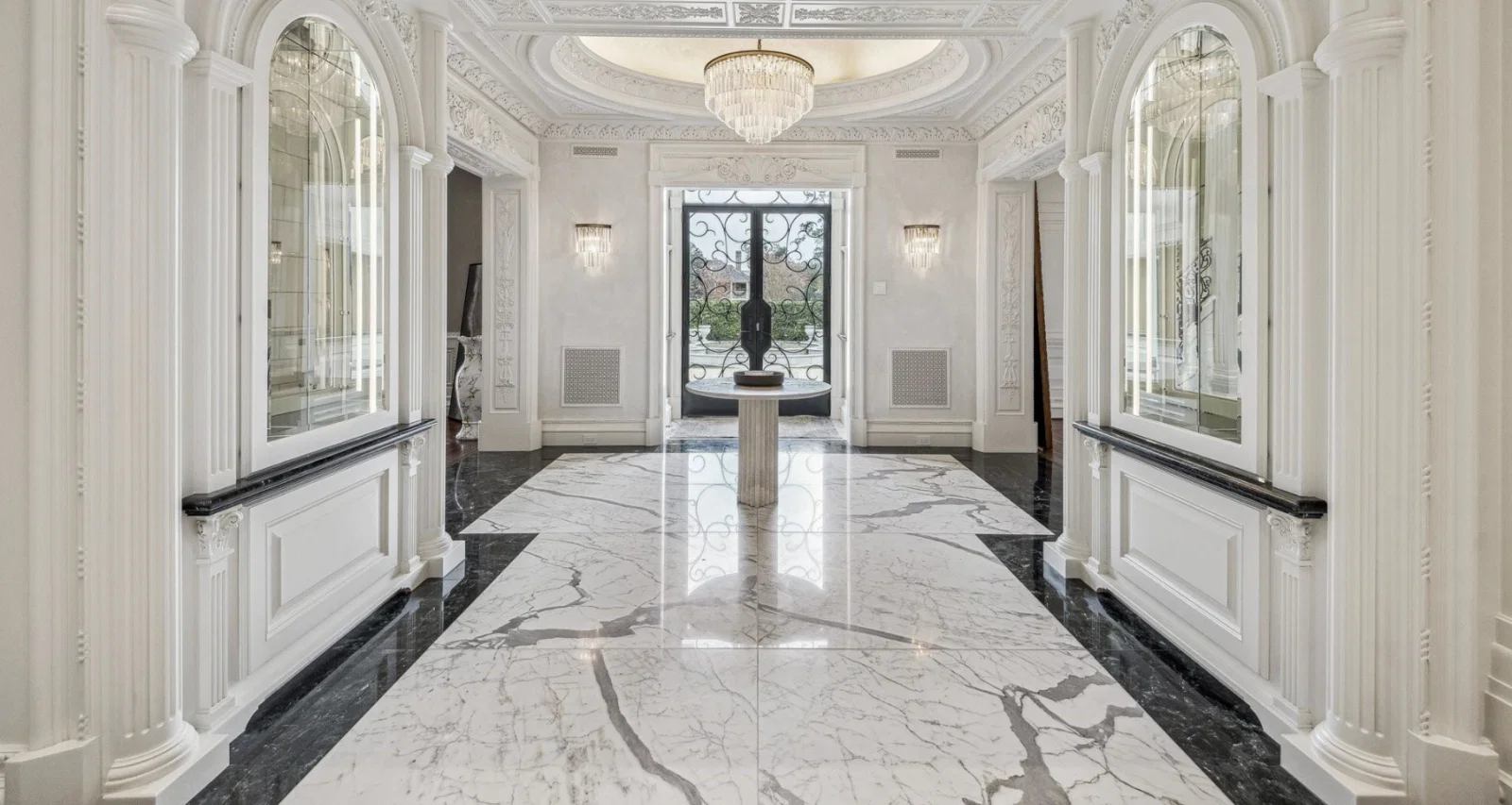 Entry to the 15,000 sq.ft. mansion on River Oaks Boulevard