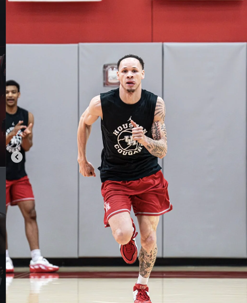 Texas transfer Chendall Weaver is alrwady jumping all into Kelvin Sampson's Houston program. (@UHCougarMBK) 