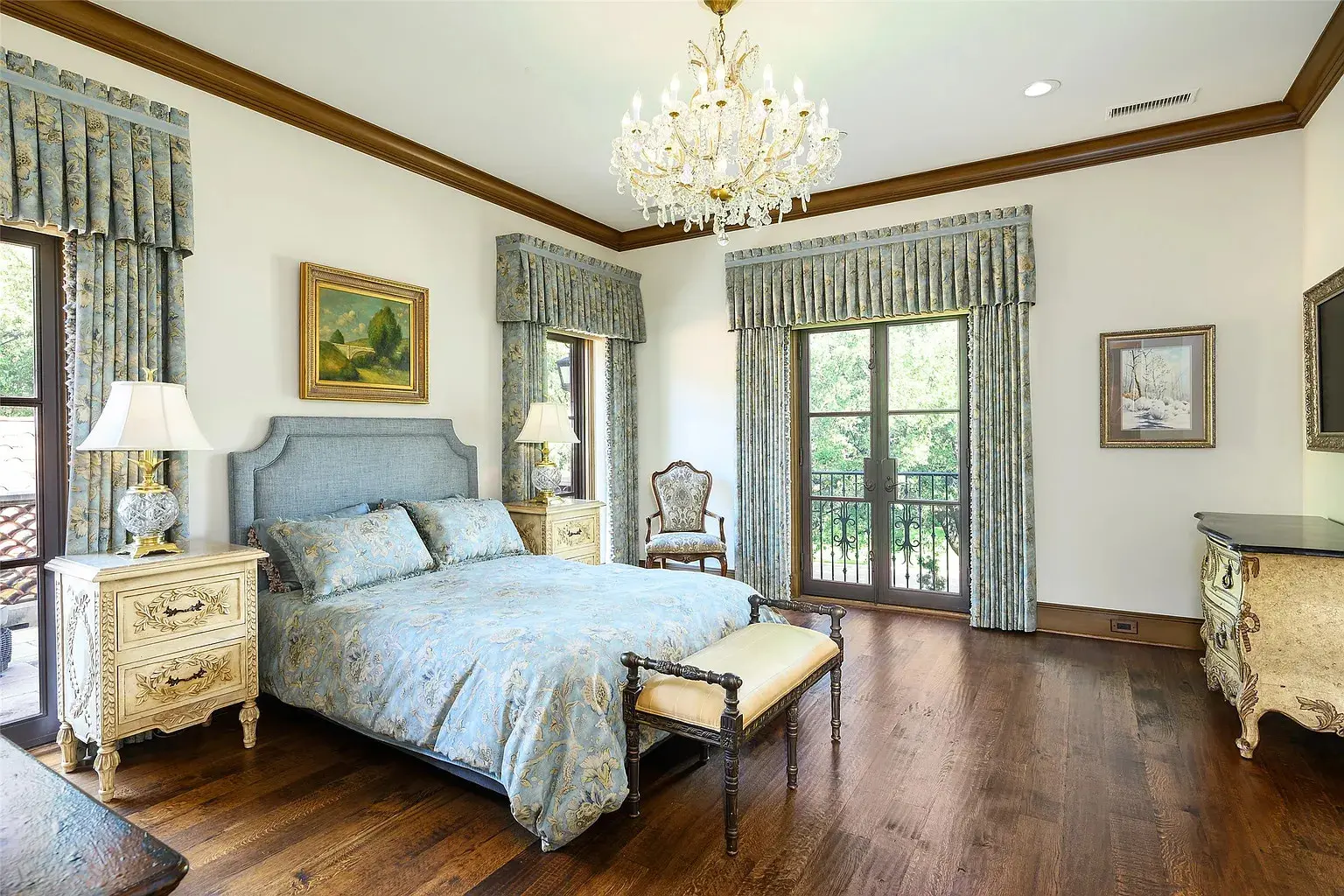 A light-filled guest bedroom (Photo by Dave Perry Miller Real Estate)