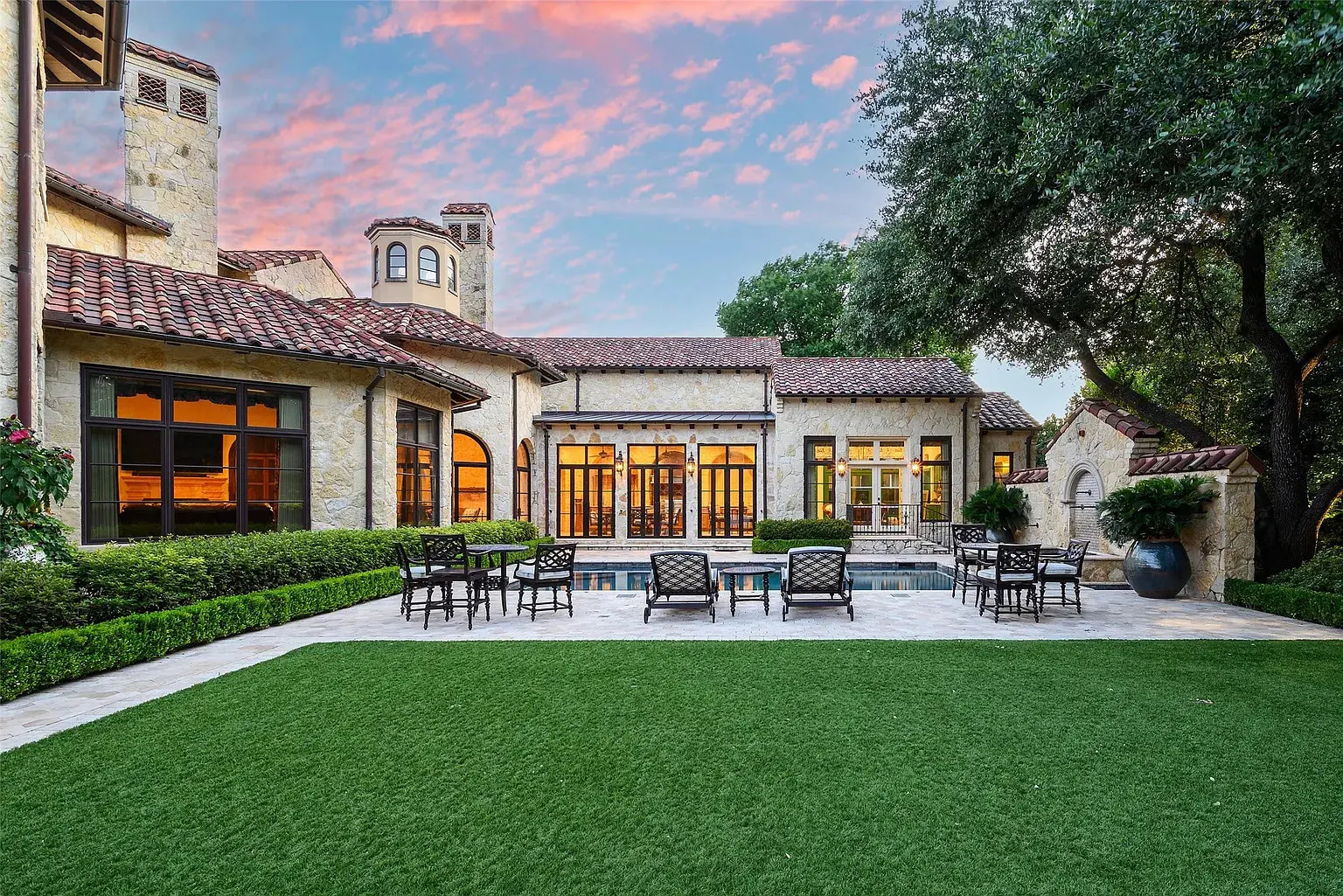 As one would expect in the countryside, the blur between indoor and outdoor living is top of mind and seamless. (Photo by Dave Perry Miller Real Estate)