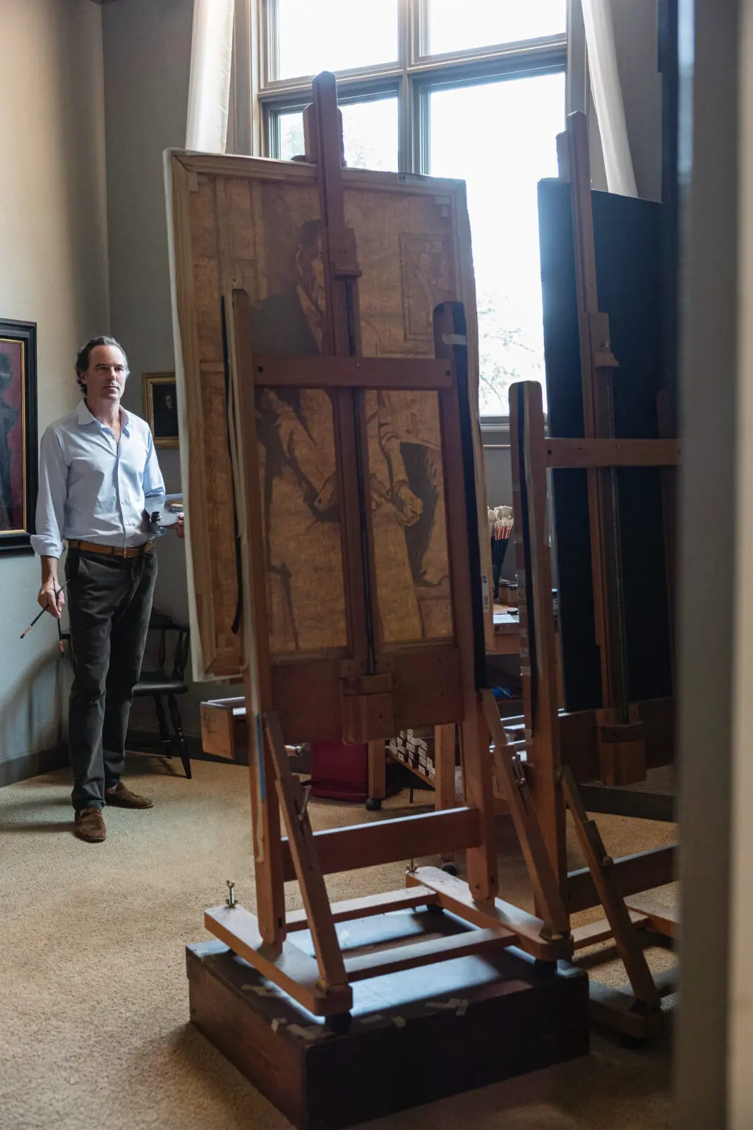 David Larned in his Houston studio. The artist is one of America's foremost portrait painters. (Photo by Jenny Antill Clifton)