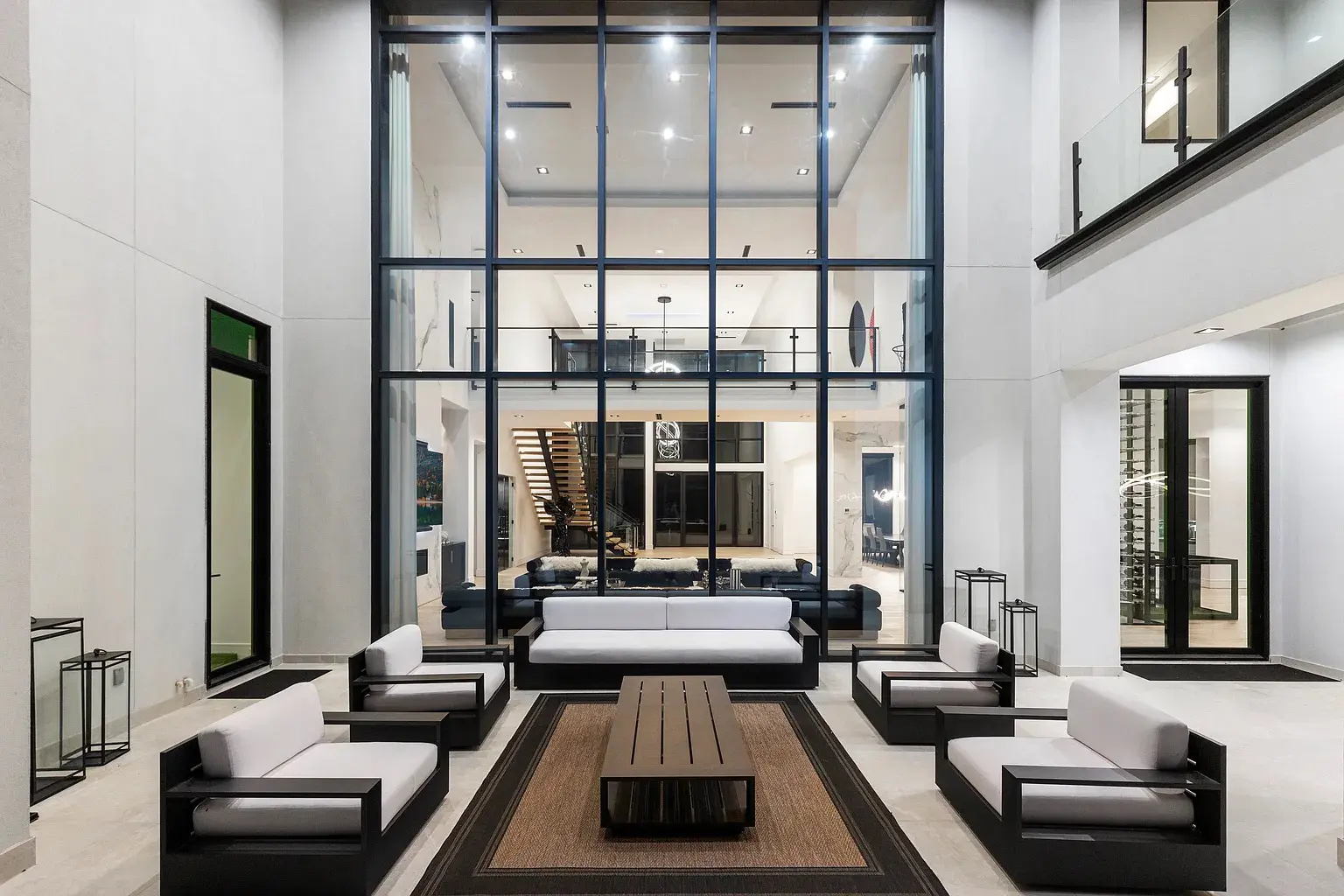 62 Hallbrook modern interior