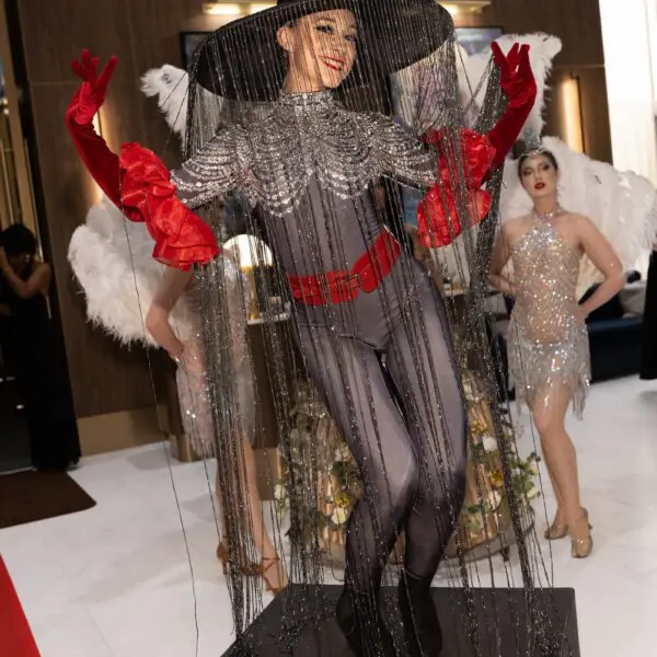 Old Hollywood show girls add glitz to the VIP opening of Mack Allen’s upscale steak and seafood restaurant. (Photo by Daniel Ortiz)