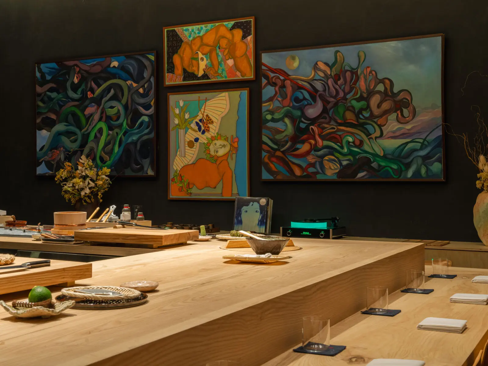 Inspired by those small, traditional sushi and handroll stalls you’d find scattered in corners throughout Tokyo, Kira keeps things interesting.