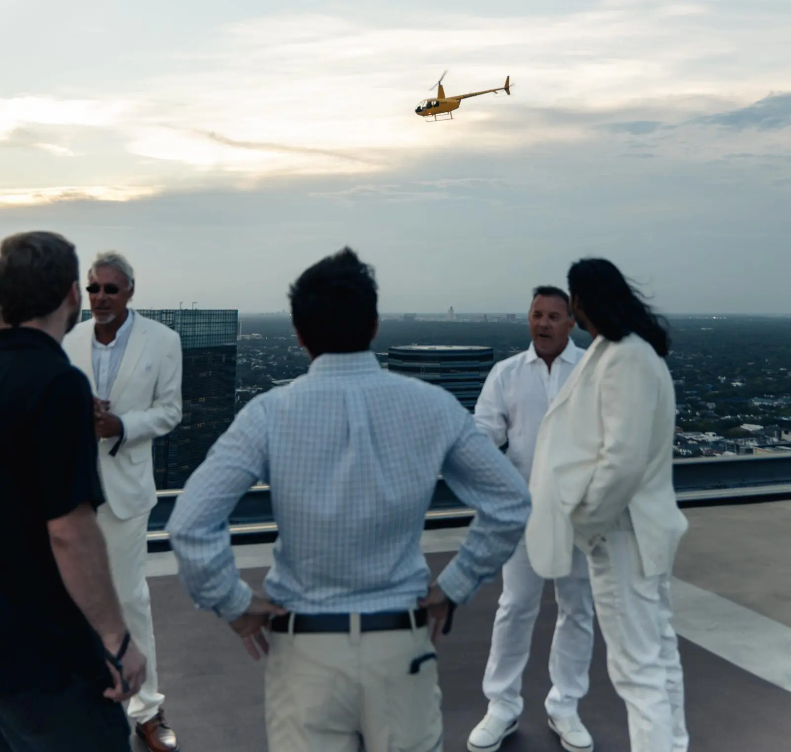 Special guests at the Collectors Dinner enjoyed cocktails on the helipad atop the Post Oak Hotel. (Photo by The Exchange Network)