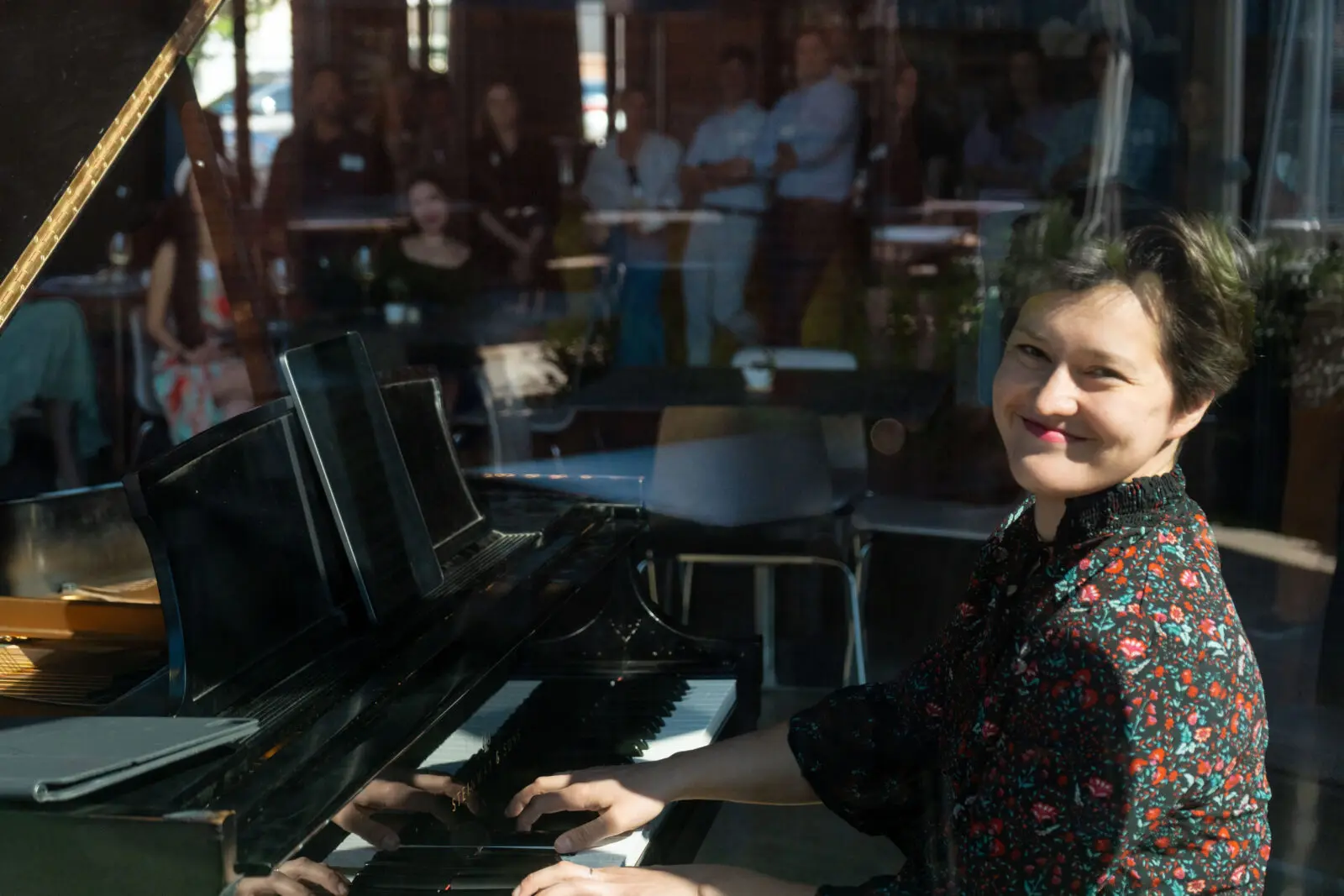 Pianist Anna Geniushene, a past competition Silver Medalist, entertains young professionals. (Courtesy of the Cliburn)
