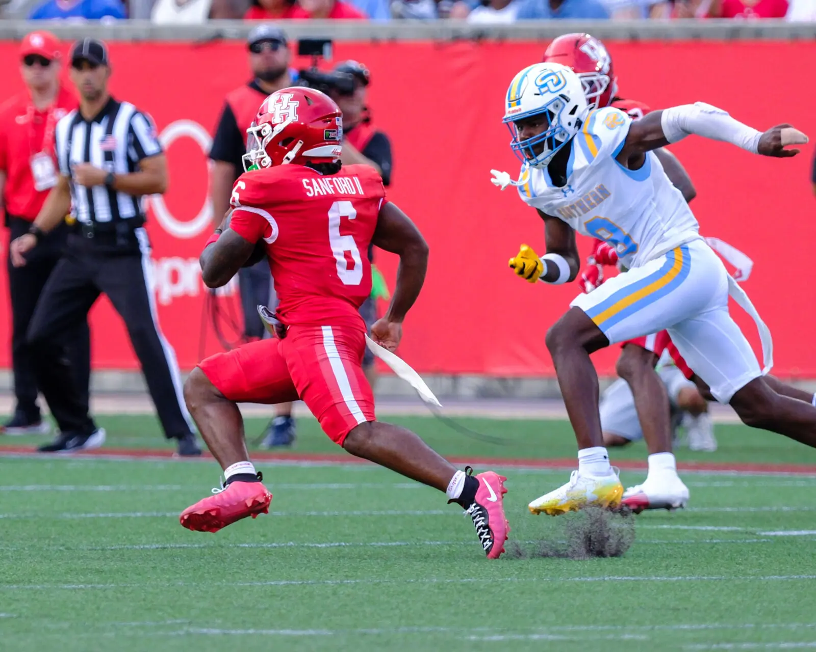 When University of Houston running back Re'shaun Sanford II gets going, he's hard to catch. (Photo by F. Carter Smith)