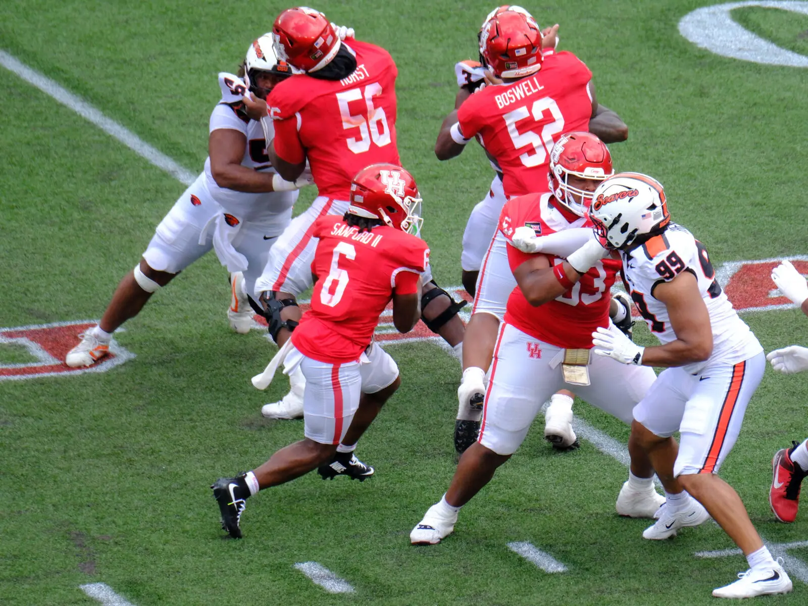 University of Houston running back Re'Shaun Sanford II makes the most of the daylight he gets. (Photo by F. Carter Smith)