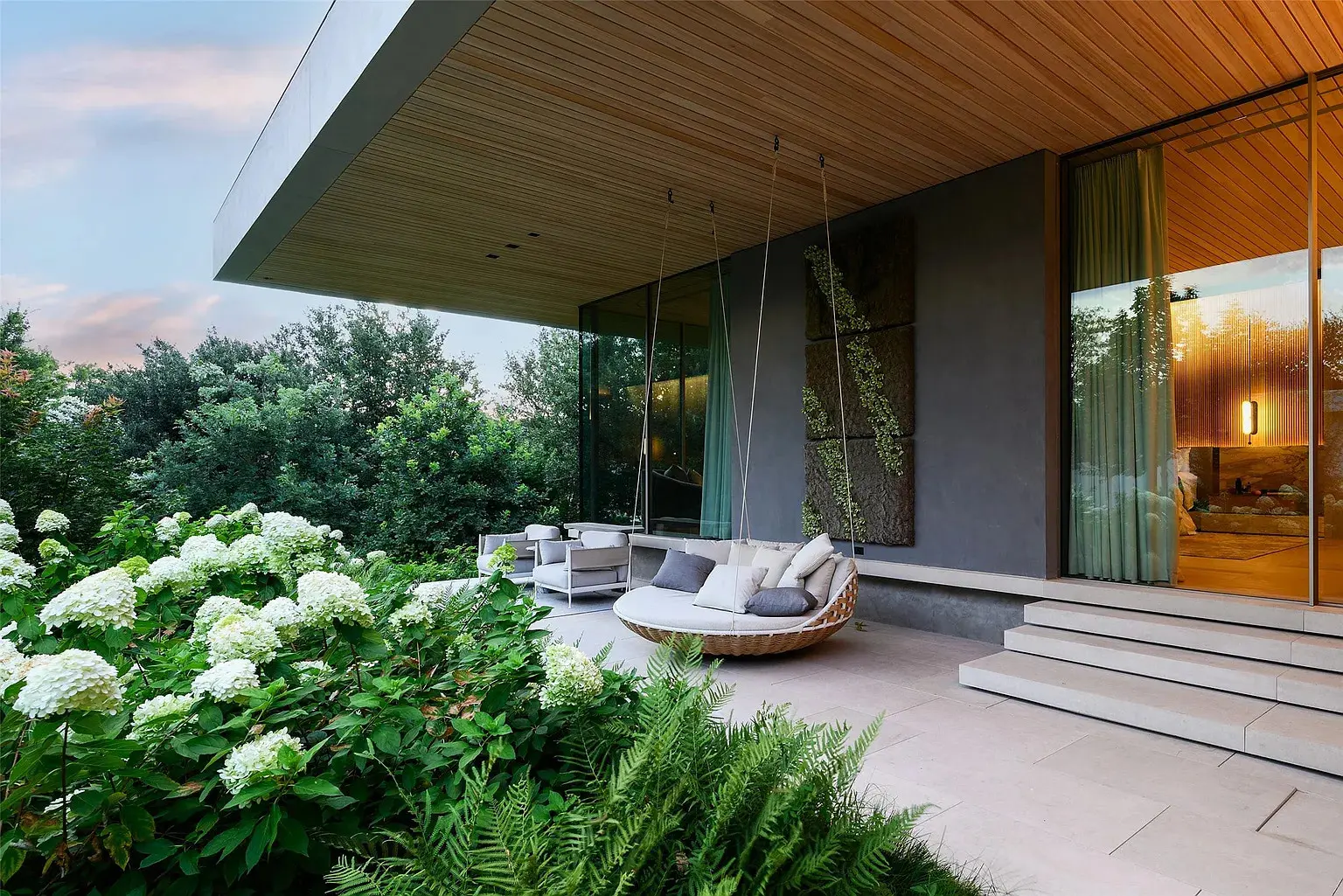 The designers obviously paid equal attention to their selections outdoors. (Photo by Stephen Reed Photography)
