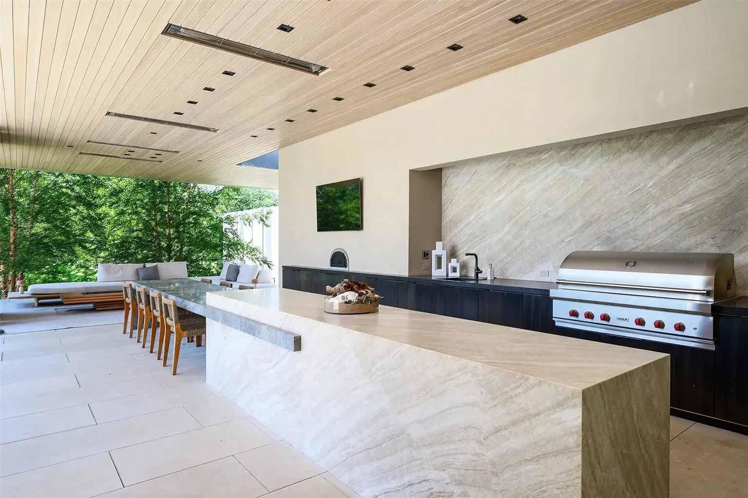 The magnificent outdoor kitchen (Photo by Stephen Reed Photography)