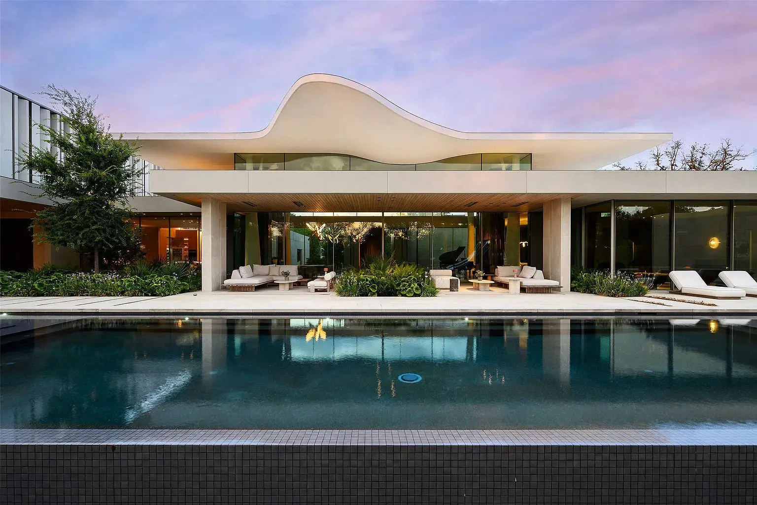 Casa de Ondas, located at 5547 Walnut Hill Lane, was listed for sale for $45 million. (Photo by Stephen Reed Photography)