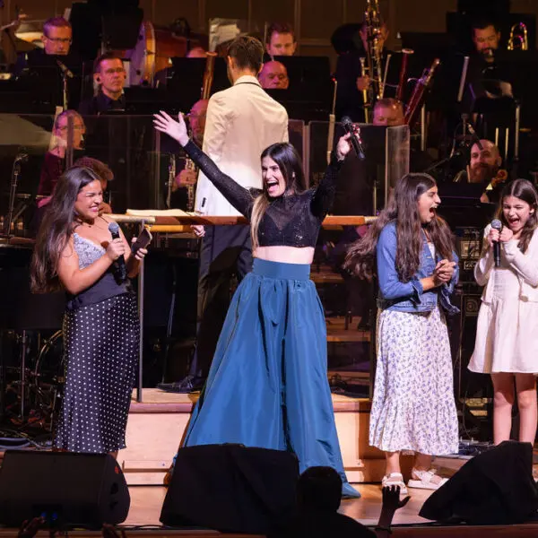 Idina Menzel Shines as the Star of a Record-Breaking Dallas Symphony Orchestra Gala