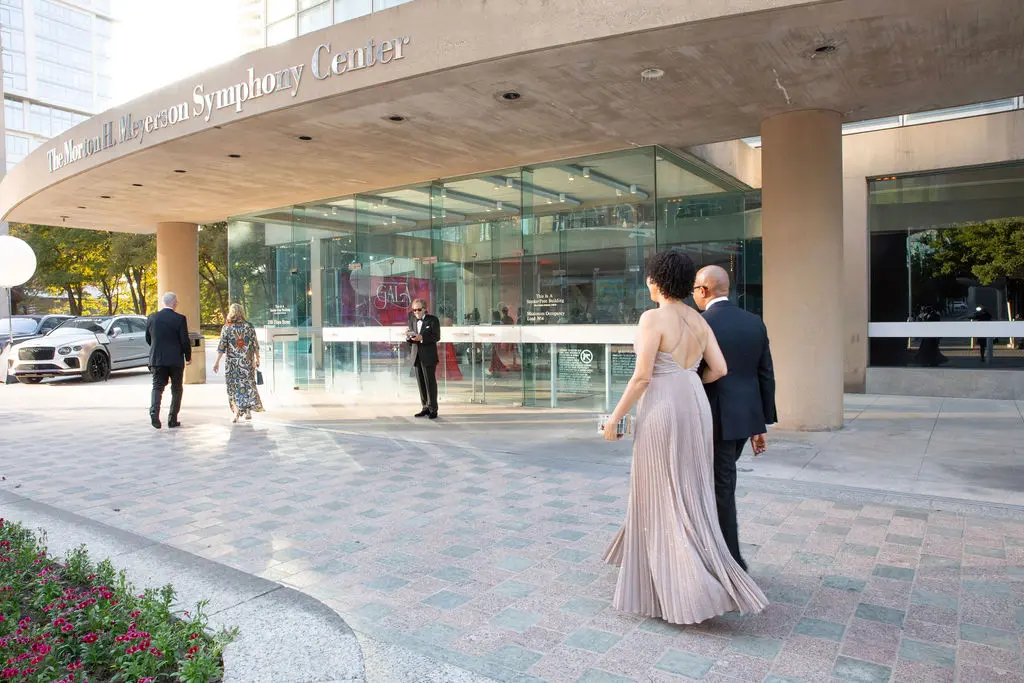 Guests entering the Morton H. Meyerson Symphony Center. (Photo by Sylvia Elzafon) 