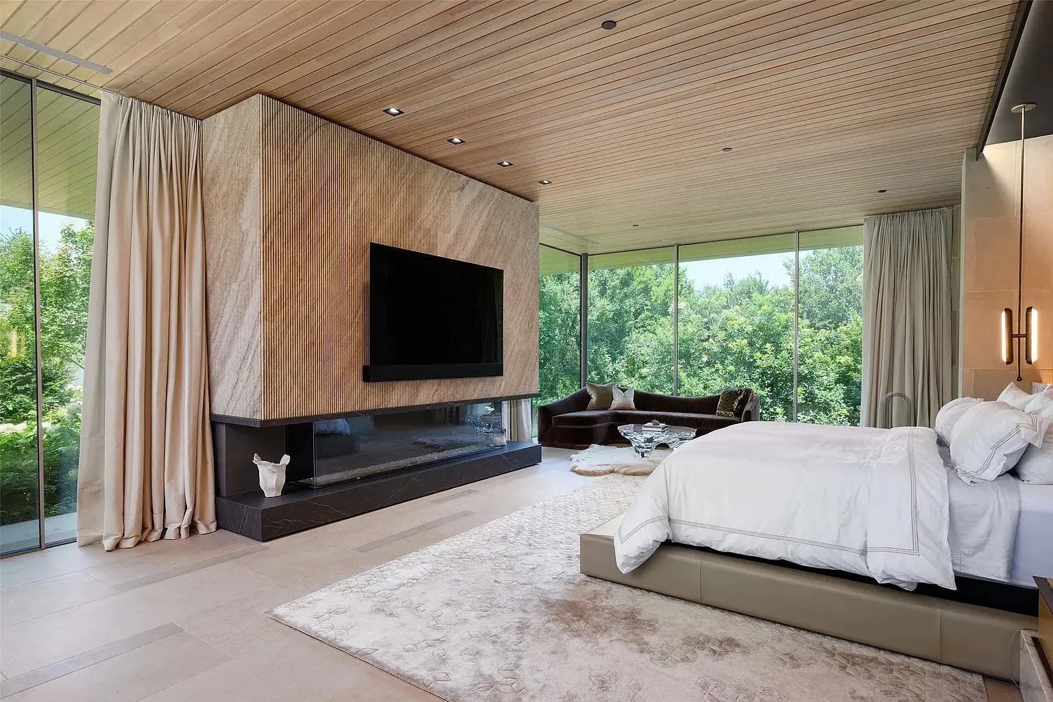 Casa de Ondas' primary suite (Photo by Stephen Reed Photography)