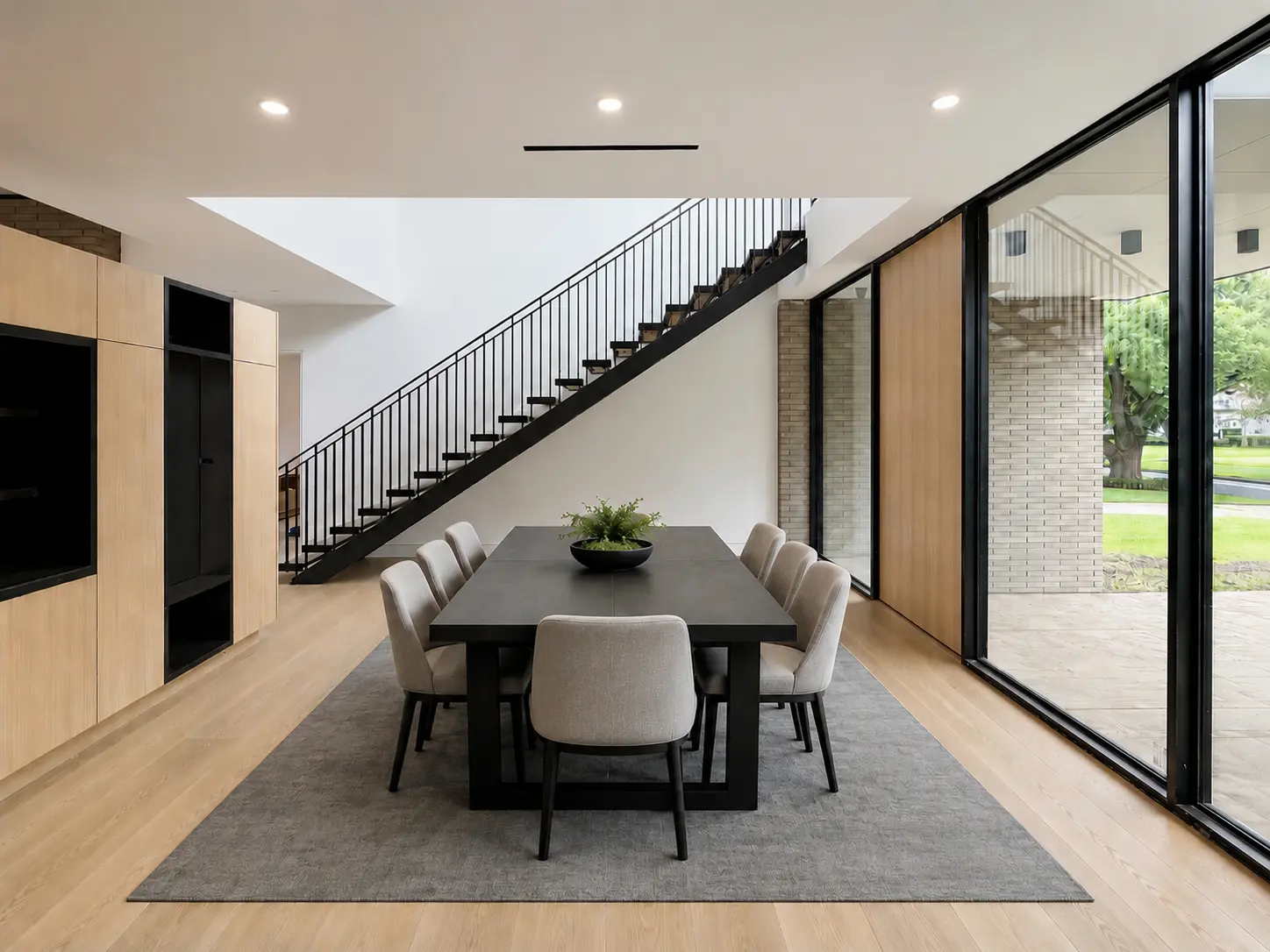 Nestled within a quiet Houston neighborhood, the Holly Residence is shaped by a design philosophy rooted in simplicity, natural light, and a strong connection to the outdoors.