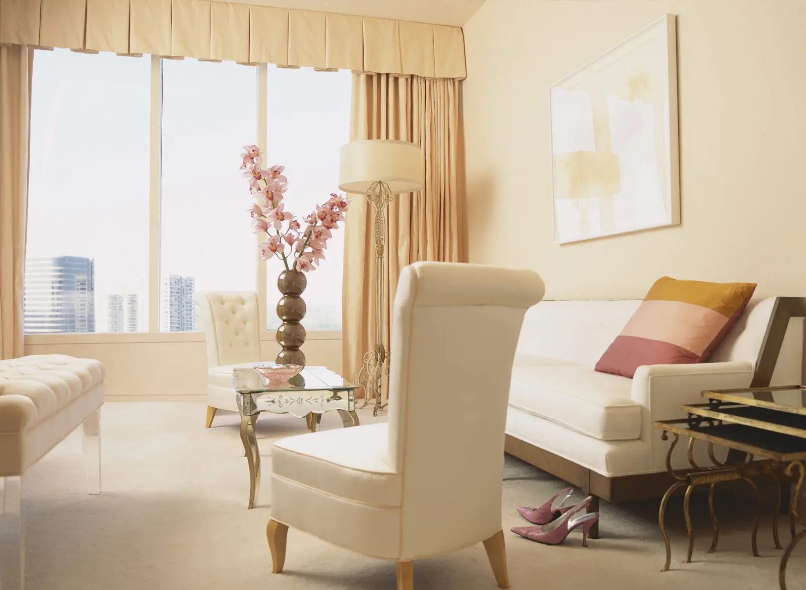 Project for Kimberly Schlegel Whitman, The Claridge, Dallas, 2007. Published PaperCity, 
Jan Showers Glamorous Rooms. (Photo by Ka Yeung)