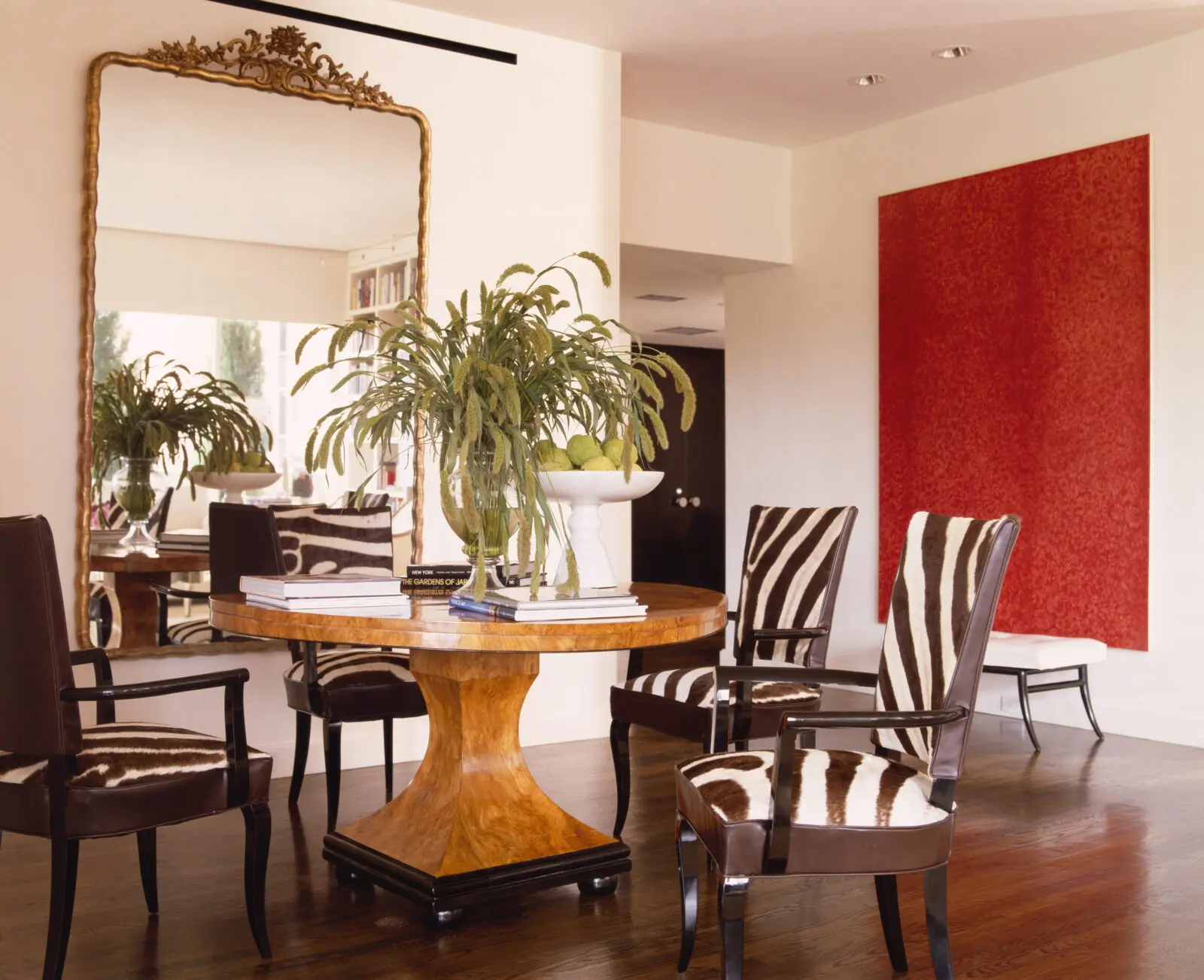 Project in Dallas, 2001. Published Southern Accents, Jan Showers Glamorous Rooms. (Photo by Pieter Estersohn)