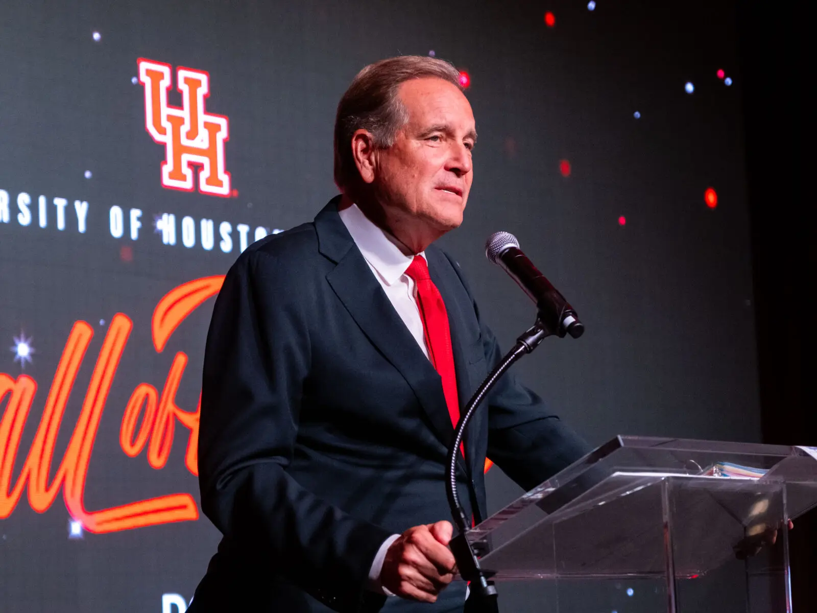 Jim Nantz spoke from the heart about Kelvin Sampson at University of Houston's Hall of Honor gala. (Photo by F. Carter Smith)