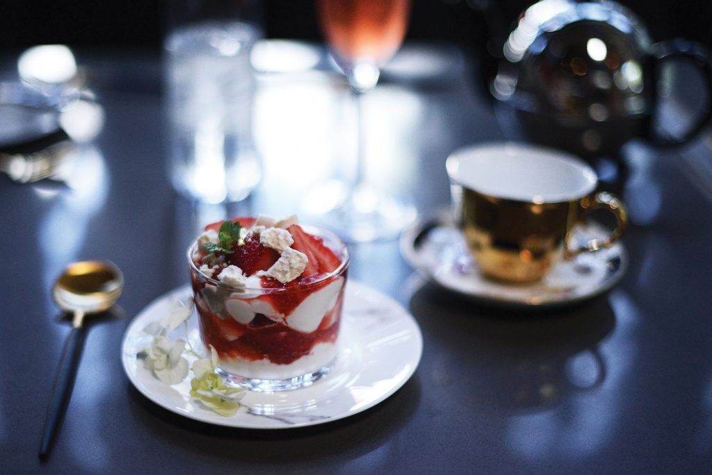 Tidy Eaton Mess (crisp meringue, Greek yogurt mousse, seasonal compote). Antique saucer from Richard Brendon, paired with a gold teacup. Flatware by Cutipol.