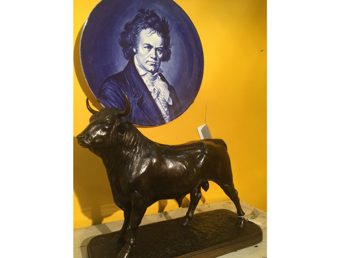 Eye popping display at Glen Manor Galleries (Shakespeare, Ontario, Canada).