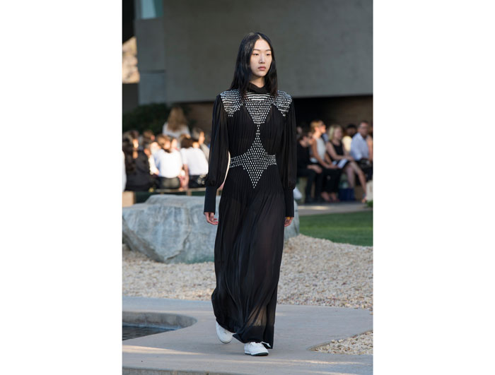 A look from the Louis Vuitton Cruise 2016 collection 