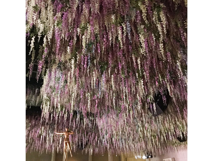 Dinner ambiance inside the Met