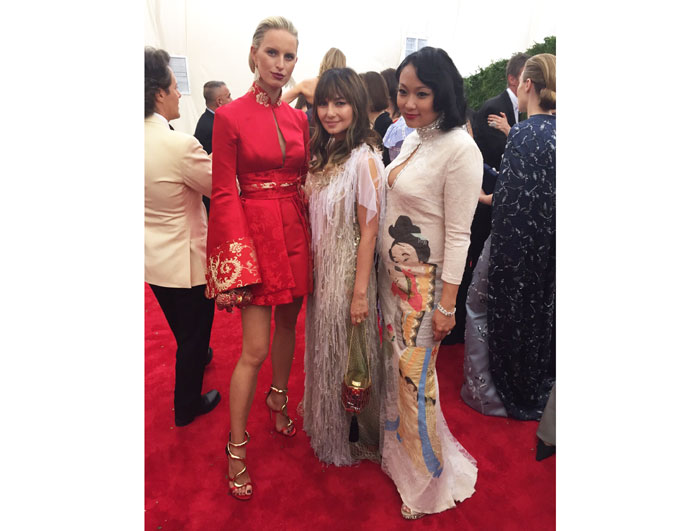 Nasiba Adilova with Karolina Kurkova and Veronica Chou 
