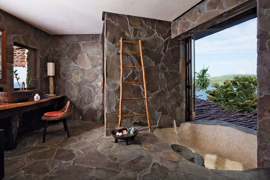 Bathing en plein air, Peninsula Villa