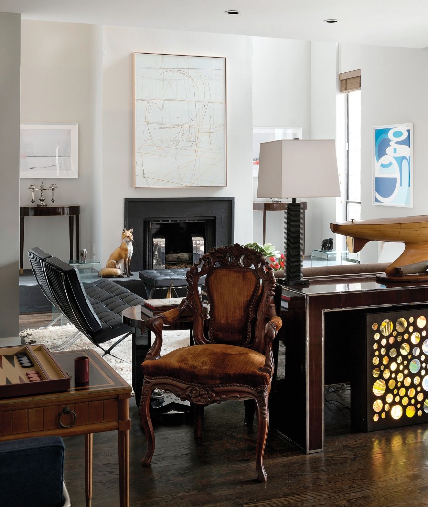 Gordon inherited the ornately carved fauteuil, covered in espresso velvet, from his grandparents. A sailboat model on the side table behind the living-room sofa recalls summers on
the East Coast.
