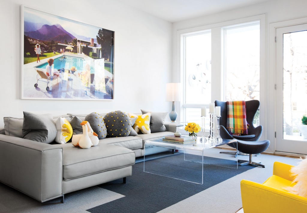 The den’s design was inspired by Slim Aaron’s photograph of the Kaufman house by Richard Neutra. Natuzzi leather sofa. Gray pillows from Hadleigh’s. Yellow chair and pillows from
Jonathan Adler. Egg chair from Design Within Reach. Hadleigh’s throw. Vintage Lucite table.
Jonathan Adler lamp.