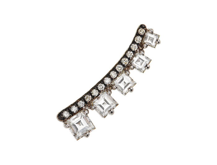 The graduating diamond ear cuff adorns blackened pavé diamonds. 18-karat gold. 