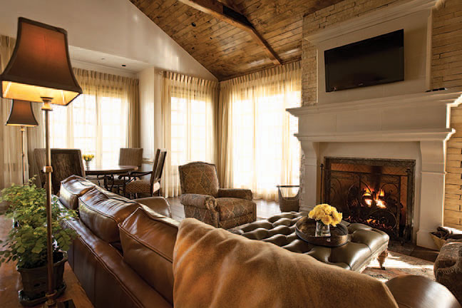 The living room of one of
the Inn’s fi ve haciendas.