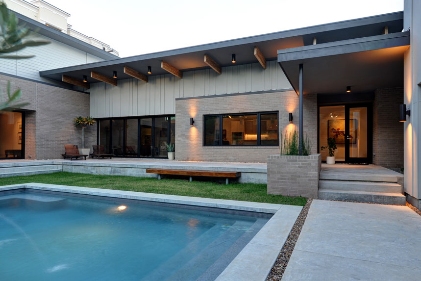 This West University residence by studioMET Architects boasts a beautiful, introverted courtyard. 