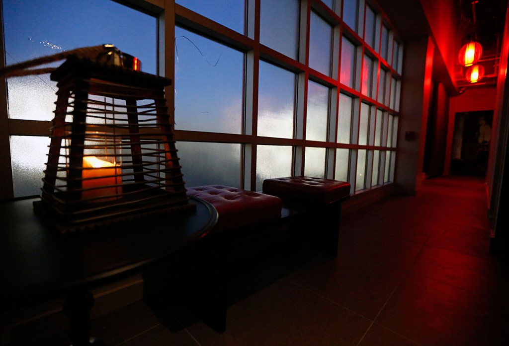 Passage to Tarakaan's private room