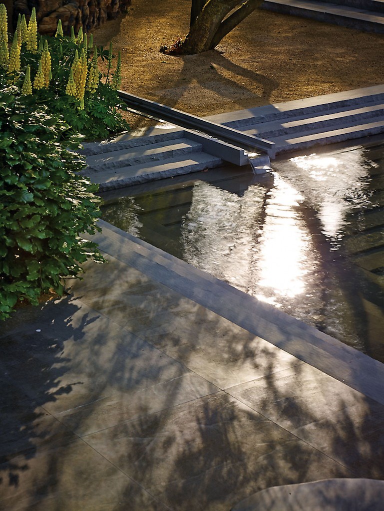 The designer’s Gold Medal, Best in Show, Chelsea Flower Show, London, 2014. (Garden images Steven Wooster, © Luciano Giubbilei)