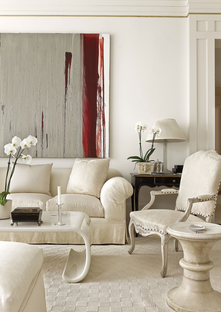 For a residence in Brookline, Massachusetts, William Hodgins framed the seating area around a rolled-arm sofa and a pair of Italian Regency-style armchairs. His signature palette of whites allows the art and antiques to give the room color. (Photography by Michael J. Lee)