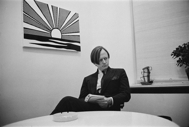 Tom Wolfe in 1966 at Leo Castelli's gallery in New York under a Roy Lichtenstein painting. (Image by © Bob Adelman/Corbis)