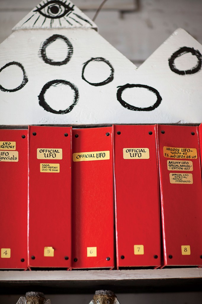 A UFO collection by artist P.G. Navarro. 