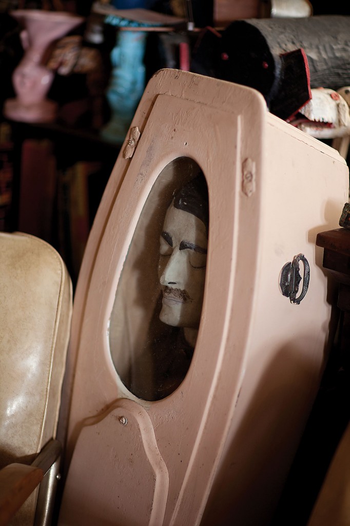 Another oddity: 1900
Demoulin Bros.’ Woodmen
of the World ritual coffin
and figure dates from 1900.