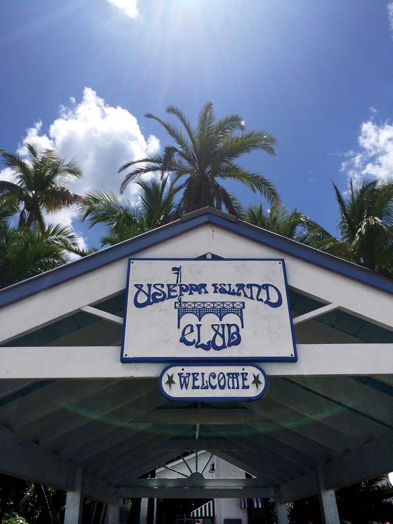 Useppa strictly av club members and their guests. 