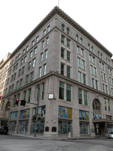Joseph Horne Co. Department Store in downtown Pittsburgh gave Warhol a key job, which led to his early success as a fashion illustrator in Manhattan. 