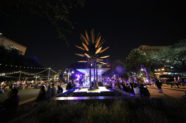 Enjoy a starlight spooky night with the family or out with your friends at the Historic District. 