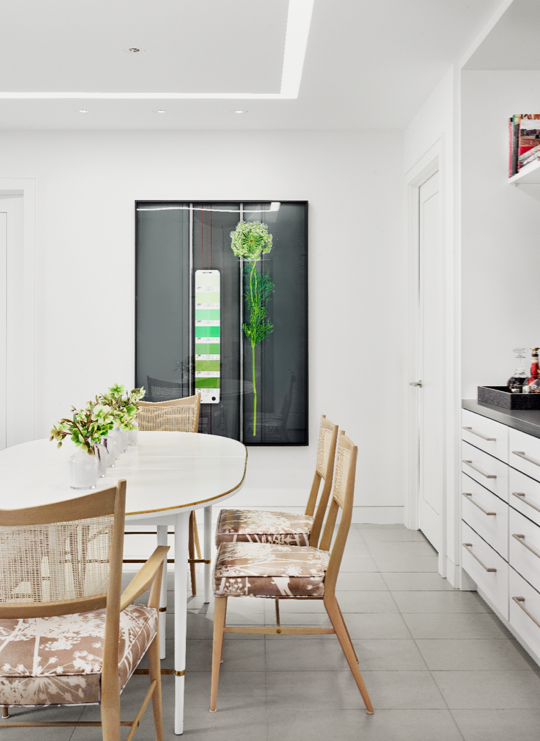 In the breakfast room, vintage Paul McCobb table and chairs, with Larsen textile from Culp Associates. (Photo by Mathieu Mercier)