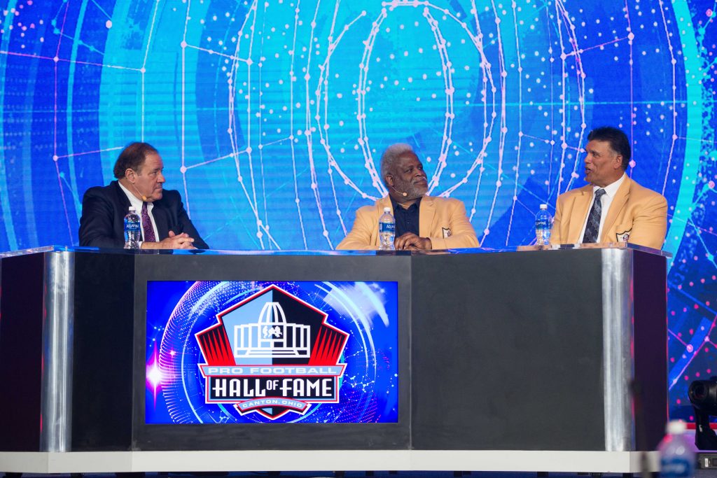 Chris Berman talks to Earl Campbell and Anthony Munoz on the big stage.