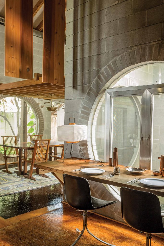 A nook in the kitchen dramatically framed by a moon gate highlights Zemanek’s brilliant, unorthodox aesthetic, a true fusion of East and West.
