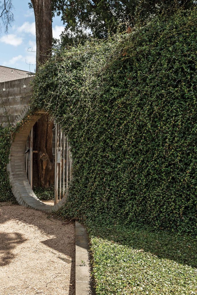 A Chinese-inspired moon gate announces the home’s entrance.