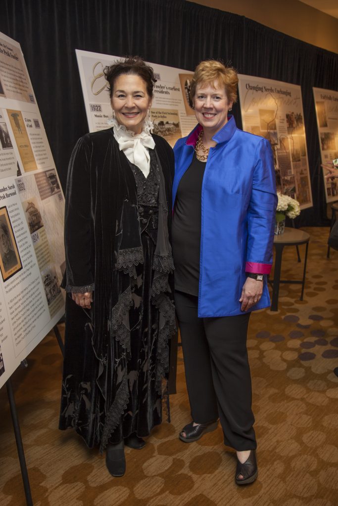 Sally Vahle, Carol Maxwell