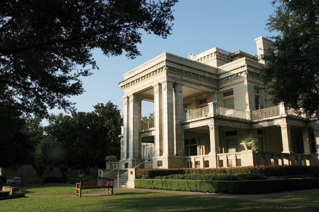 The Link-Lee Mansion